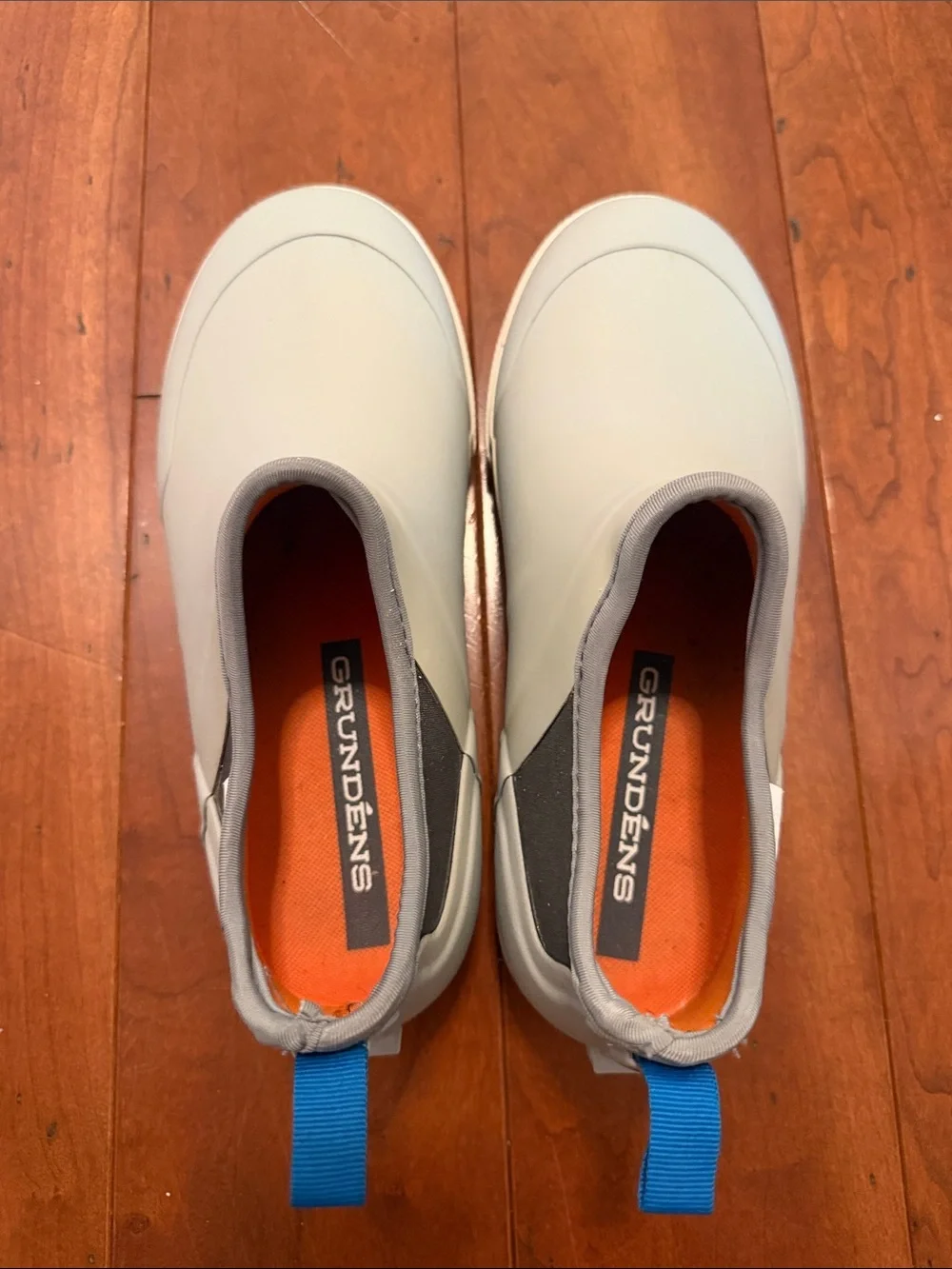 Grundéns Men's Light Gray Boat Shoes with Blue Heel Tab